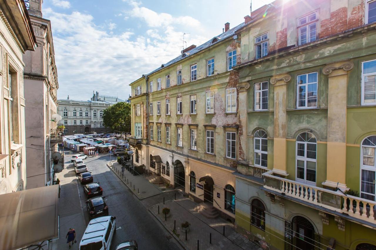 Навпроти Вернісажу Біля Оперного Вулиця Театральна 26 Є Балкон Та Інернет Apartamento Lviv Exterior foto
