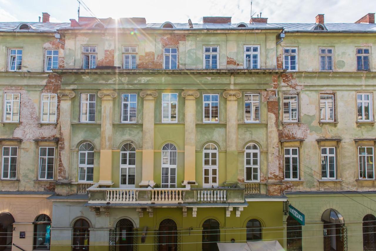 Навпроти Вернісажу Біля Оперного Вулиця Театральна 26 Є Балкон Та Інернет Apartamento Lviv Exterior foto