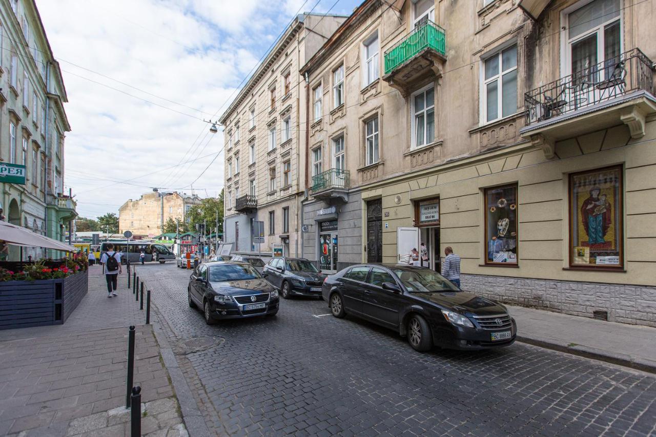 Навпроти Вернісажу Біля Оперного Вулиця Театральна 26 Є Балкон Та Інернет Apartamento Lviv Exterior foto